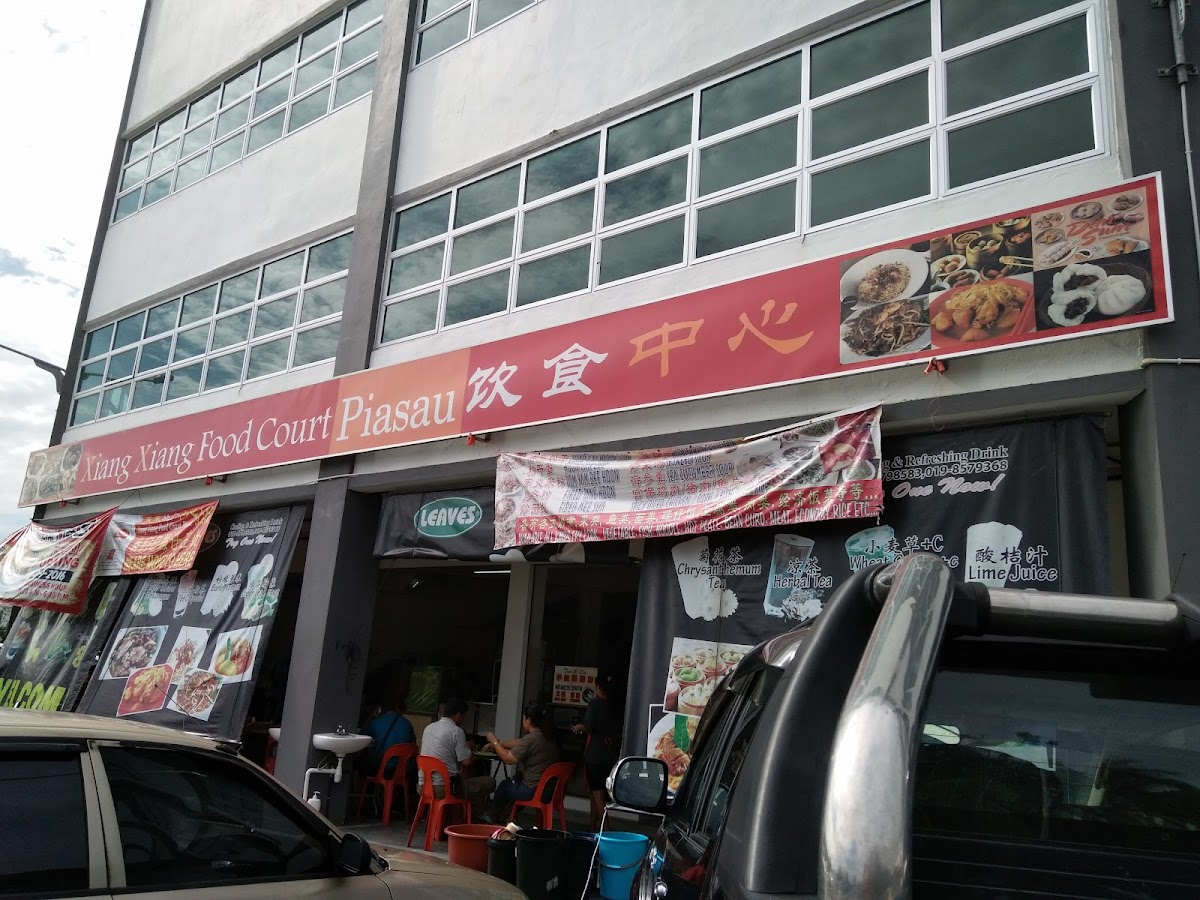 Xiang Xiang Food Court Piasau — storefront with 香香饮食中心 signage, Miri Sarawak