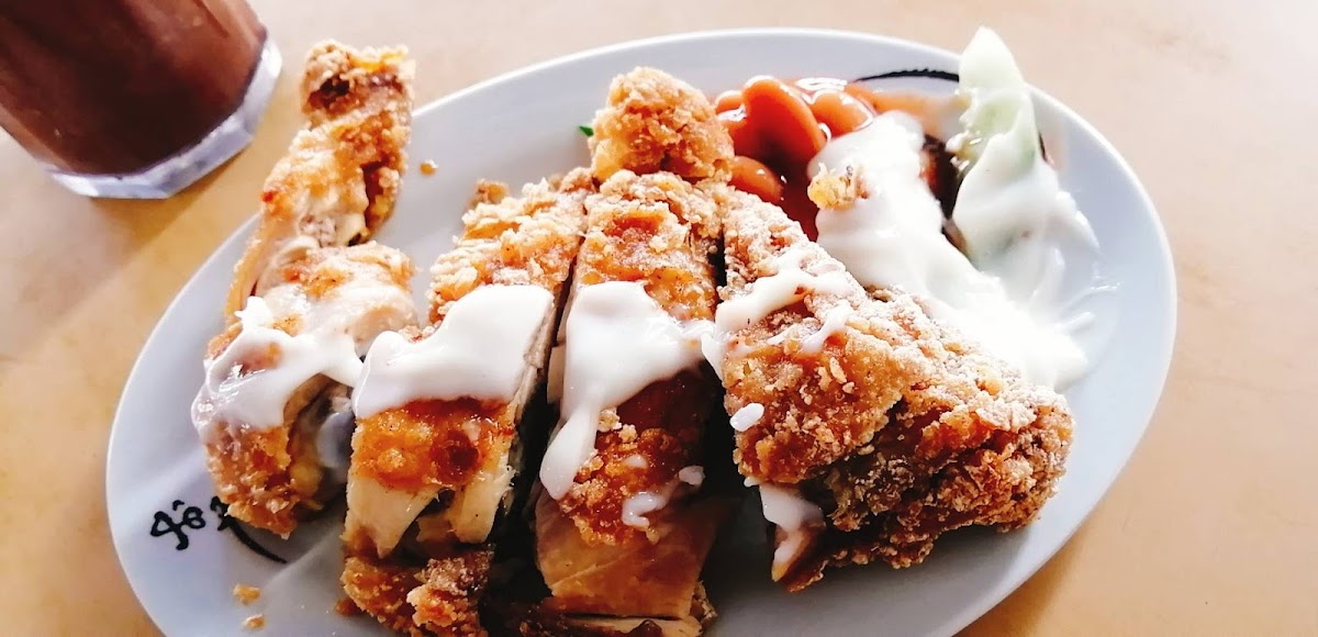 Fried wonton served at Xiang Xiang Food Court Piasau Miri