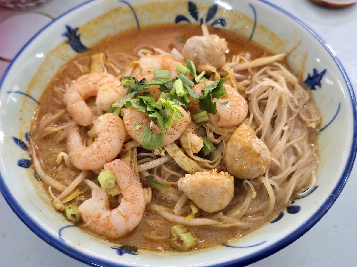 Laksa noodle soup at Xiang Xiang Food Court Piasau Miri